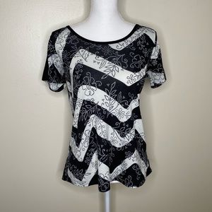 Lularoe Black And White Simply Comfortable t-Shirt